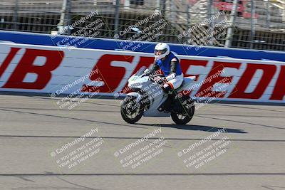 media/Aug-27-2022-Fastrack Riders (Sat) [[c588535105]]/Level 1/Session 1 Start Finish/